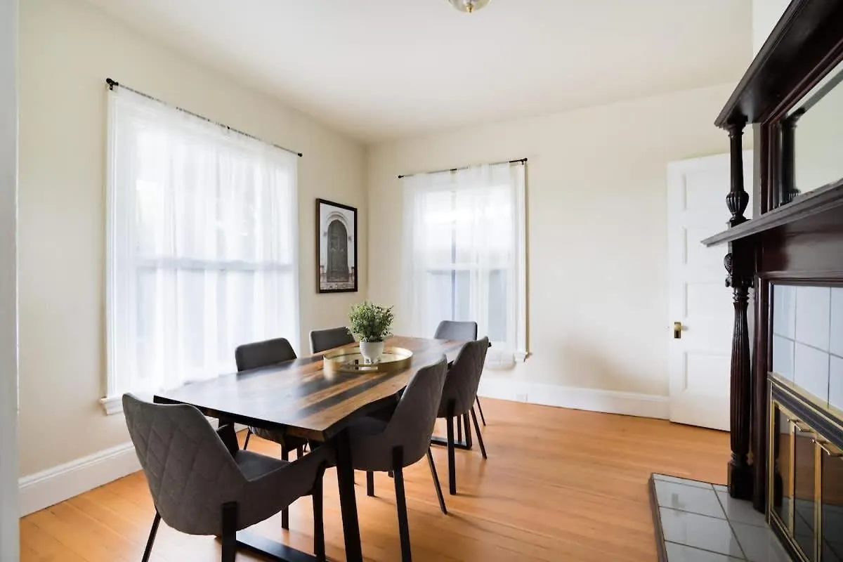 Holiday home Stay Portland - The Original Portland Mayor Estate - 6 Beds